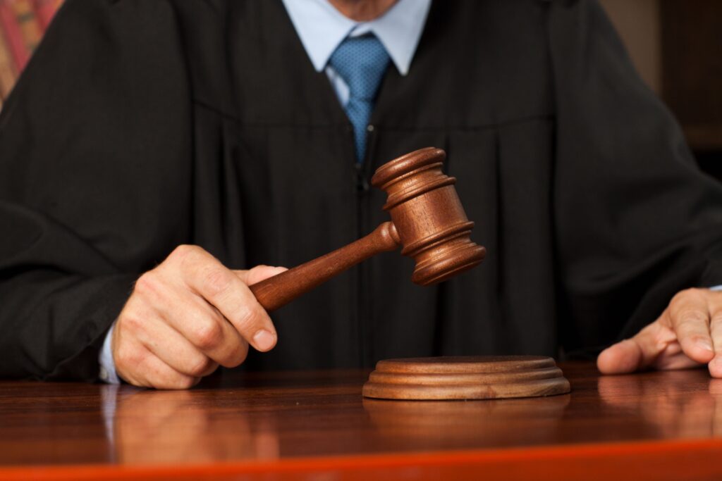 交通事故の死亡慰謝料はいくら？基準額と裁判例を弁護士が解説【前編：一家の支柱・配偶者・母親】