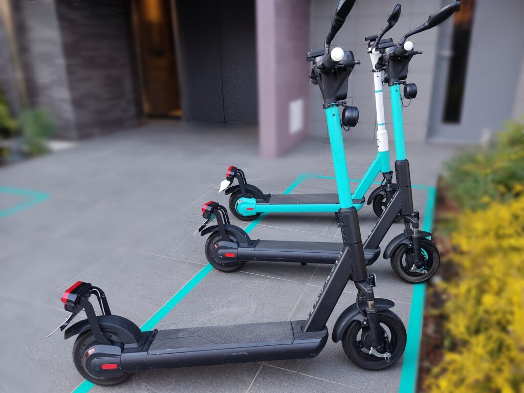 【弁護士解説】急増する電動キックボード事故の法的責任と過失割合｜法改正後の実務対応