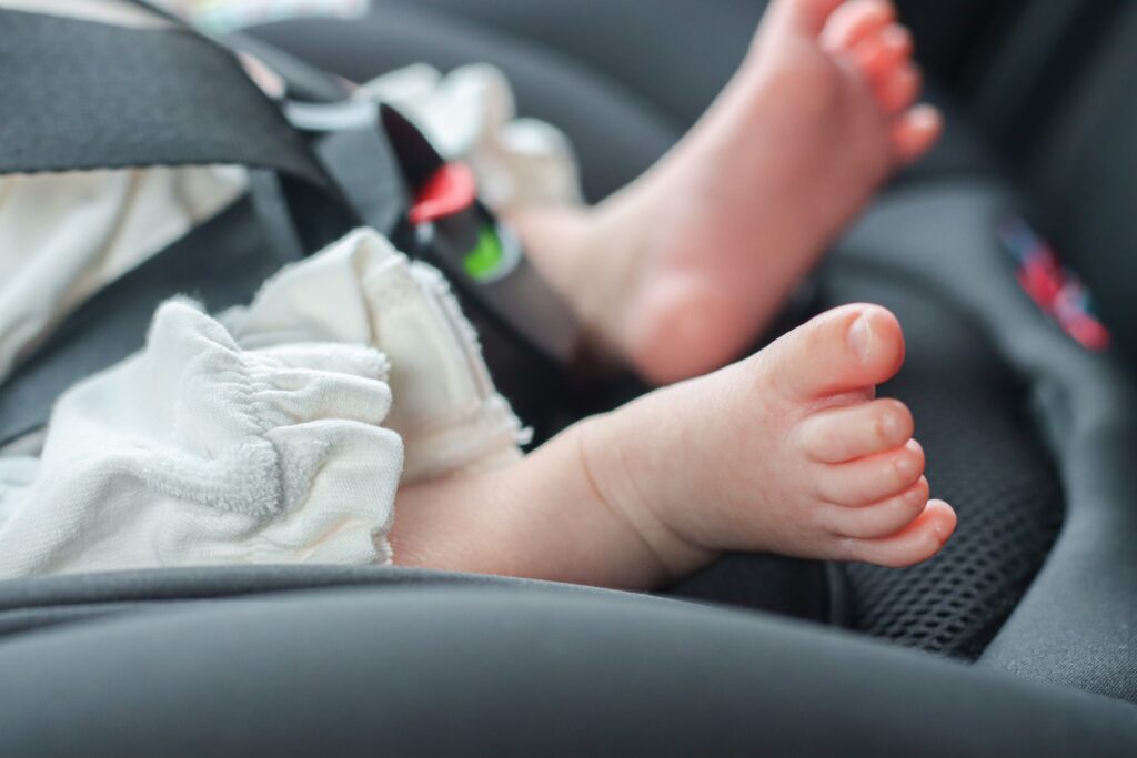 【交通事故】交通事故で壊れた服、ヘルメット、チャイルドシート…車両以外の「物損」を正しく請求する方法について