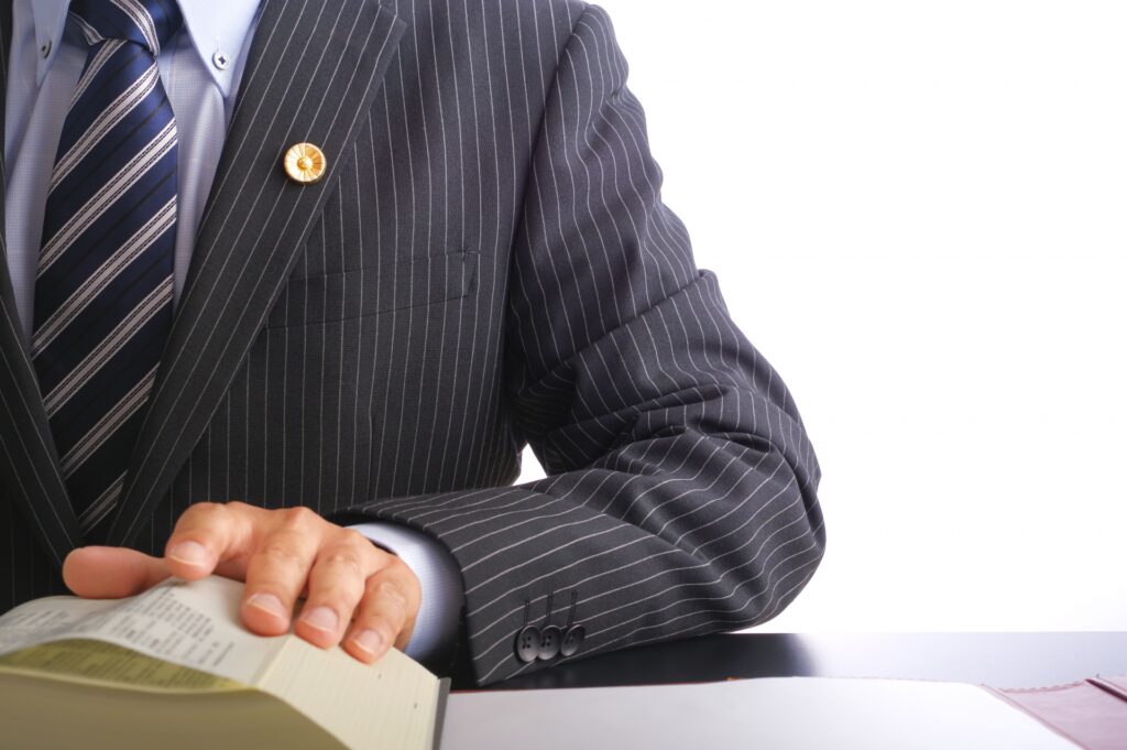 交通事故で弁護士を雇うメリットとは？適正な賠償金を得るための知識